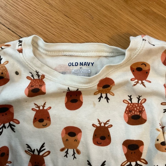 [3 for $15] OLD NAVY Holiday Reindeer Pajama Set (6T) - Picture 3 of 7